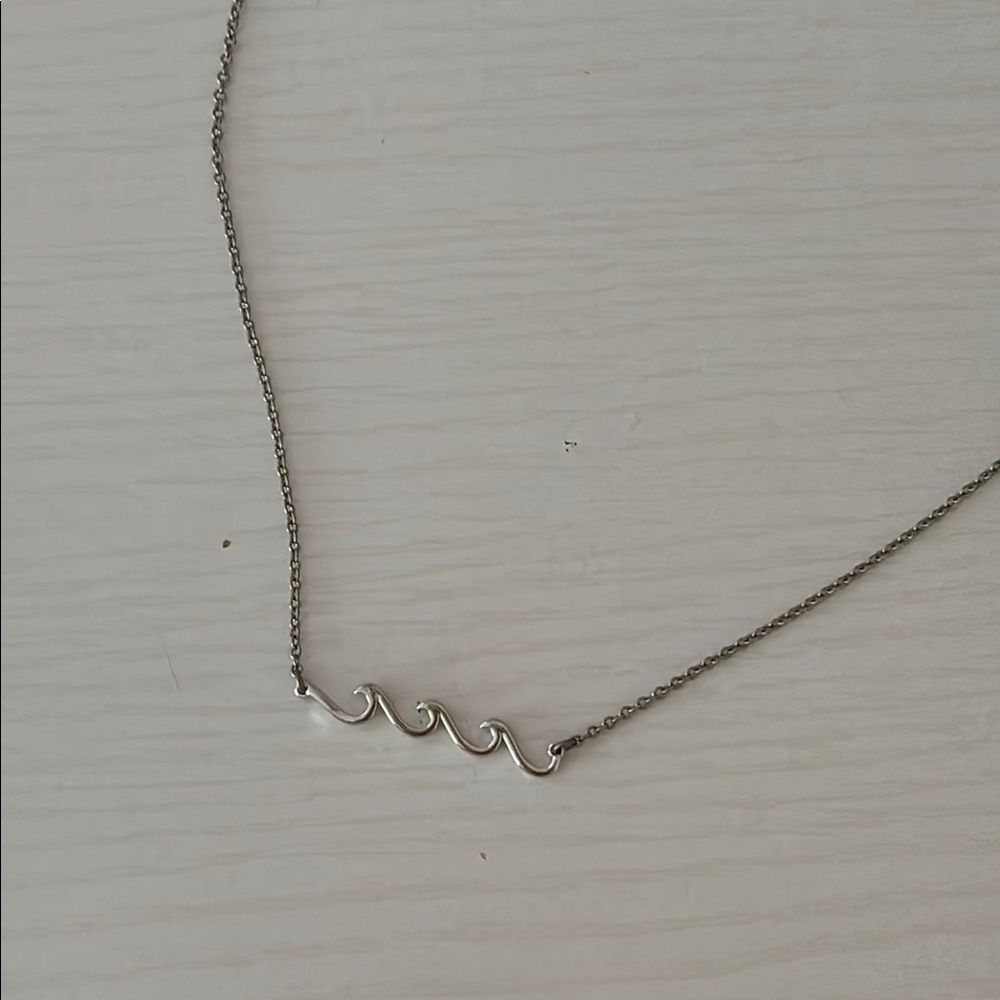 Elegant Silver Wave Necklace *